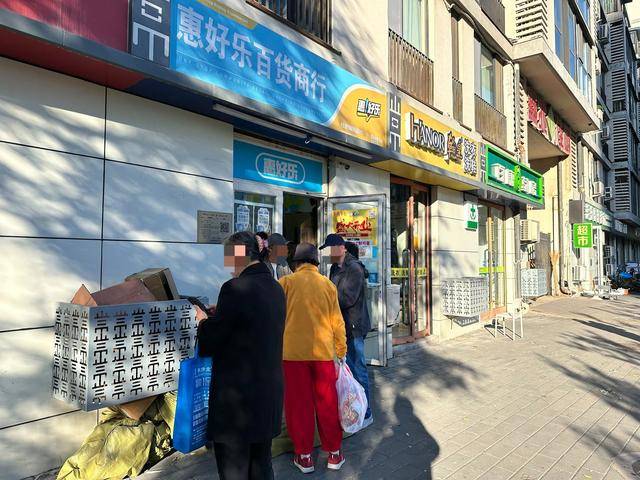 神秘小店只拉老人进群?“收割”老人的私域直播该管管了(图2)