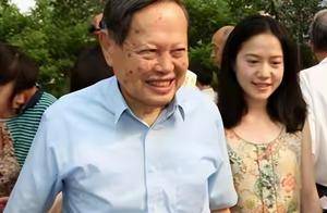 杨振宁离世后翁帆获继子感恩,21载守护终得暖心回应_杨光诺_父亲_杜致礼