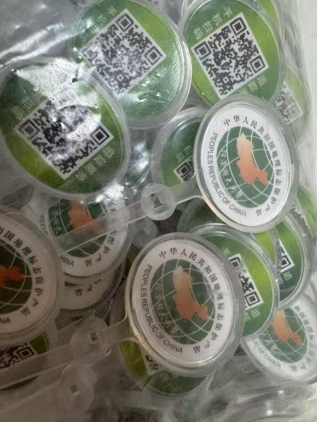 苏州“阳澄湖蟹”扣防伪乱局:多个协会发放 交会费就能挂(图4)