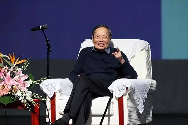 原创             光刻机工厂是由杨振宁101岁高龄主导布局,曾极力反对建造对撞机