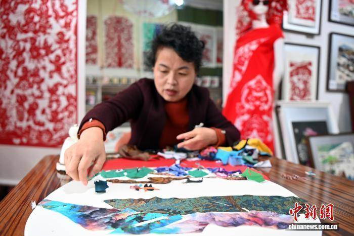 甘肃庆阳民间手艺人“布上生花”