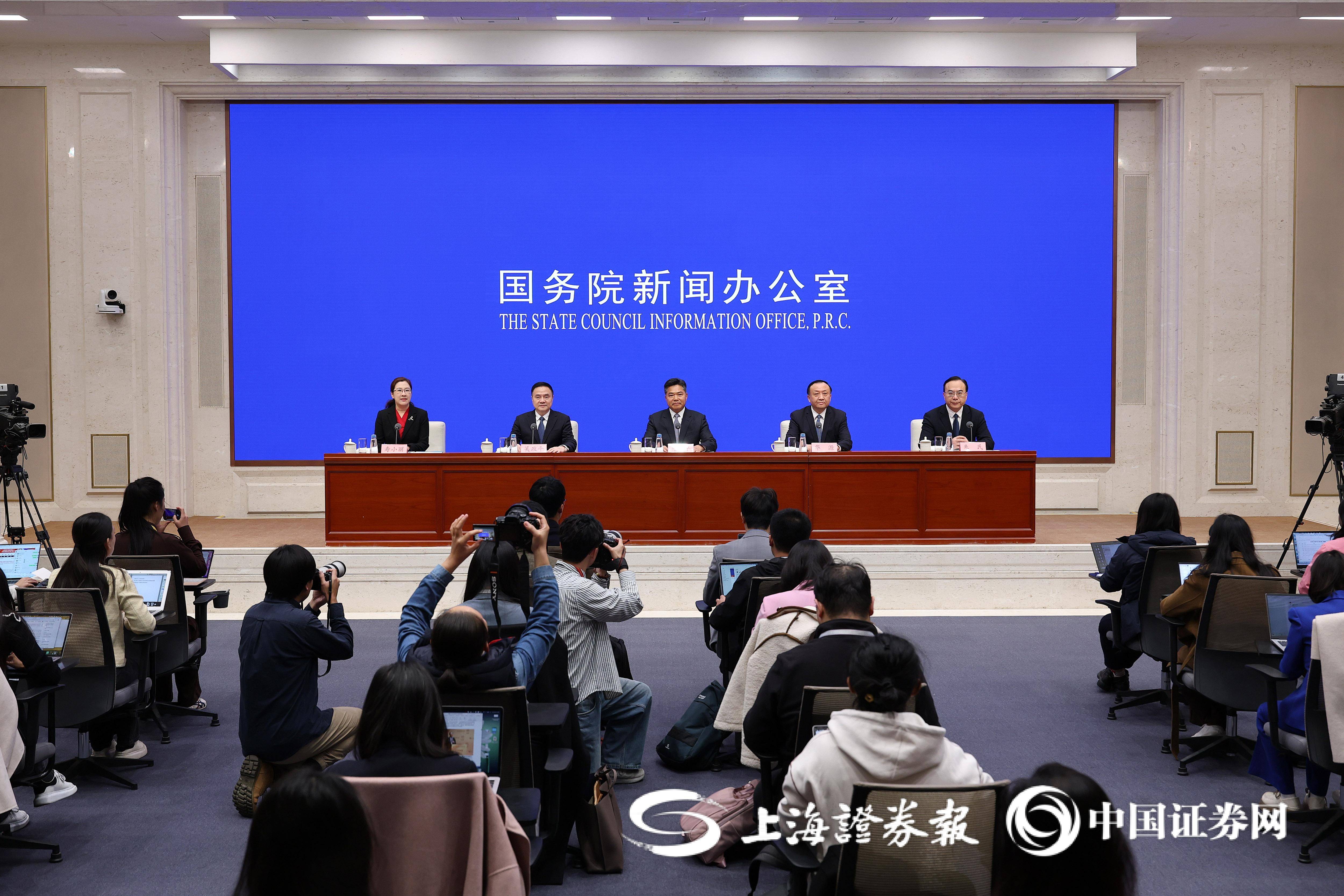 前7届进博会上海交易团采购成交额累计562亿美元