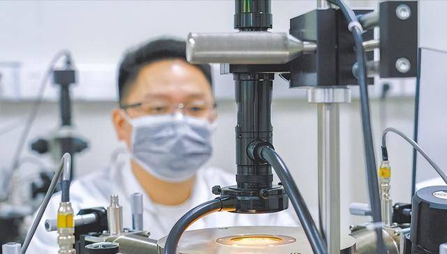 原创             北大天才朱佳迪，帮助美国攻克1nm芯片难题后，中国出现奇怪现象