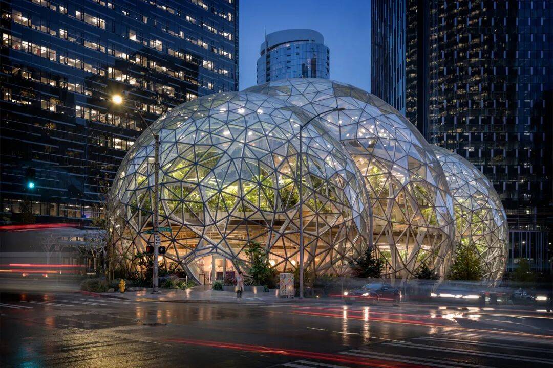 焦虑的贝索斯,决定先裁30000人