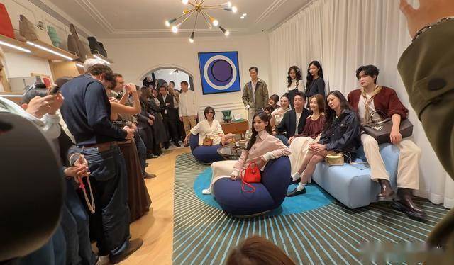 上海这一天：媚眼狐面、独占C位的李一桐 让我看到内娱残酷一面