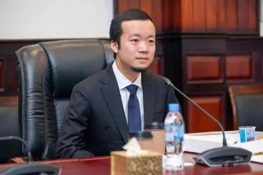 电诈头目陈志仍下落不明！新加坡出手：冻结8.2亿元资产，查封扣押6处房产、1艘游艇、11辆豪车