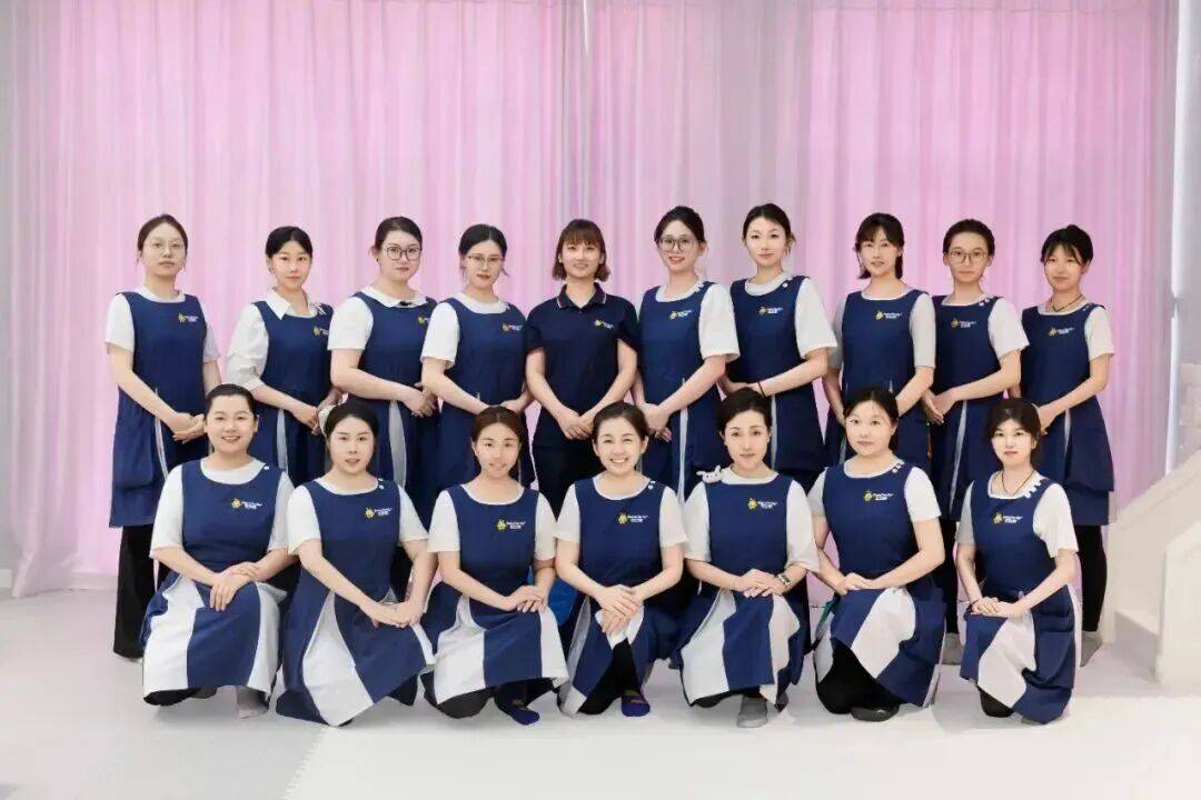 托育老师,定期组织专业技能培训