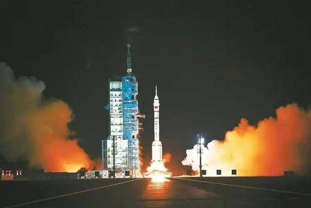 原创             神舟二十即将返航，3名航天员大约250多斤的排泄物，该怎么处理？