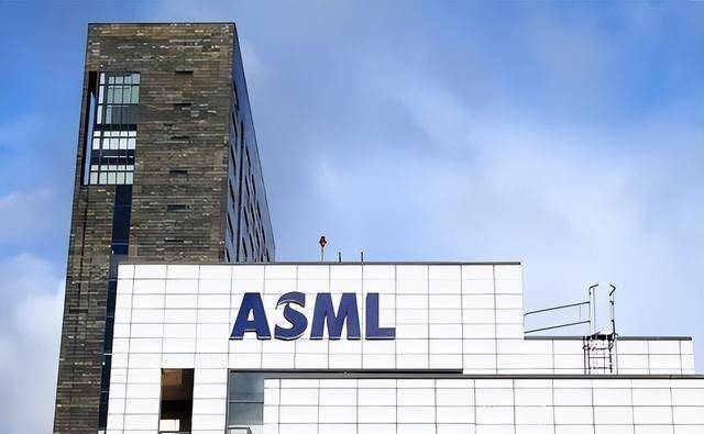 原创             中企正式宣布！回购中国已购光刻机，外媒：ASML专利权或不保