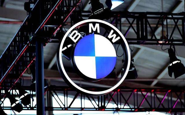 德国制造神话崩塌？大众汽车巨亏百亿，芯片断供危机逼停工厂