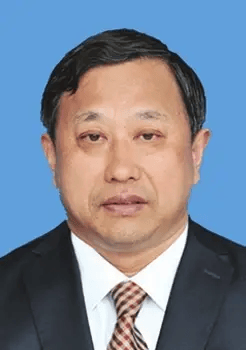 曾任大安市委组织部部长,通榆县委副书记,县长,通榆县委书记