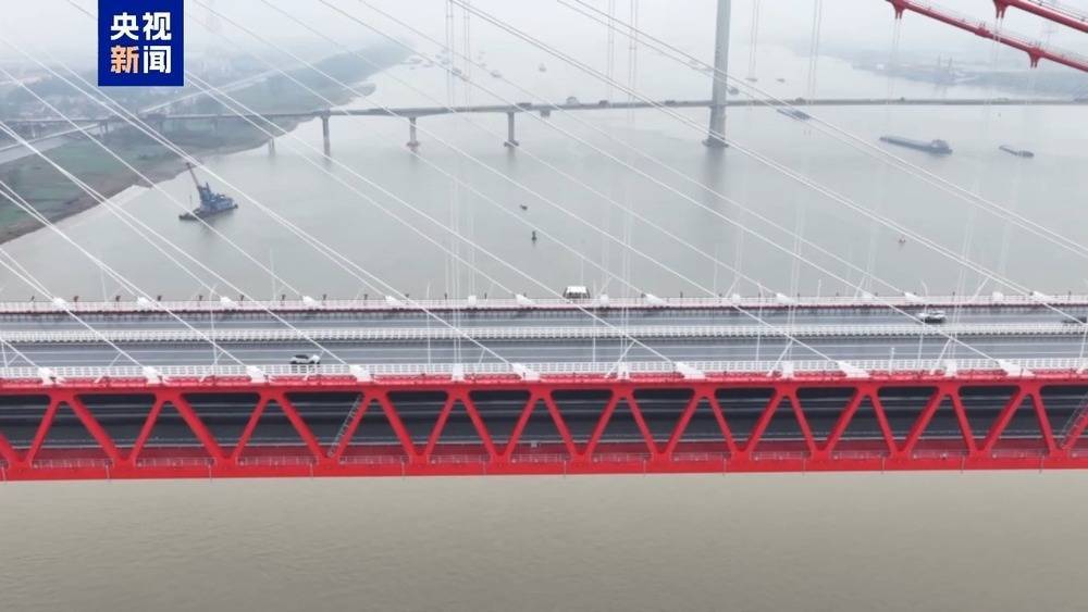 世界首座双层斜拉-悬索协作体系大桥正式通车