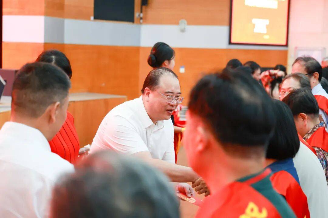 厦门市教育系统举办2025年敬老节大会暨老教师文艺展演