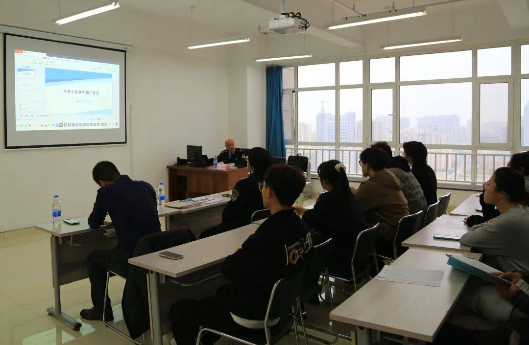 新《广告法》施行十周年｜包头市市场监管局送法进高校 为大学生创业系好“法律安全带”