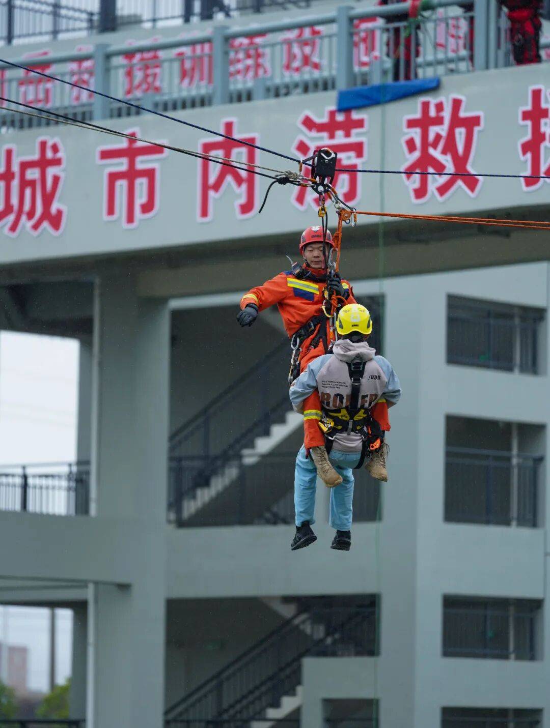 央视《新闻联播》报道云南昭通城市内涝水域救援演练
