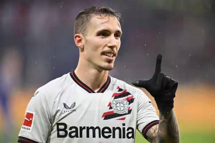 狂揽49场！今日足球赛事全解析，英超双红会+意甲德比谁能赢？