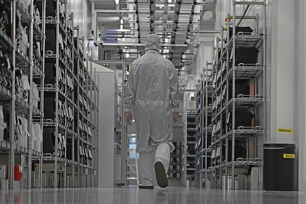 欧盟称“中方已同意恢复安世芯片供货”，前提是买方承诺仅用于民用用途