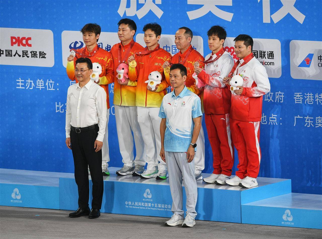 王宗源加冕“双金王”,湖北队包揽十五运会跳水男子3米板金银牌_全运会_决赛_选手