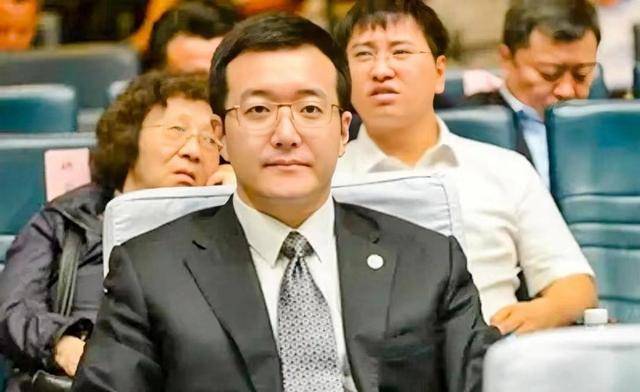 一家四口套现36亿离场