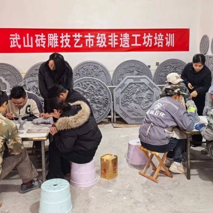 武山：非遗工坊“薪火相传” 老手艺镌刻新未来_砖雕_培训_金红