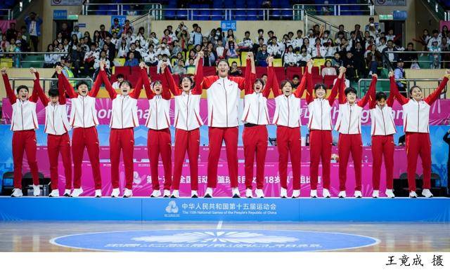 十五运|决赛15投13中!“大宝贝”张子宇所向披靡,率山东U18女篮夺冠 十五运|决赛15投13中!“大宝贝”张子宇所向披靡,率山东U18女篮夺冠