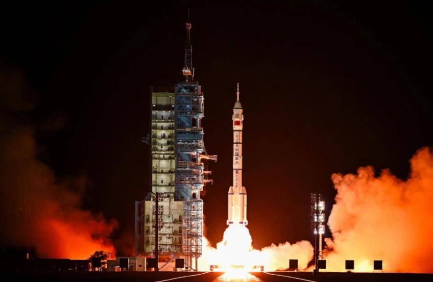 原创 突发特讯!中国通告全球:神舟二十二号飞船将在无人状态下发射,引发美西方高度关注