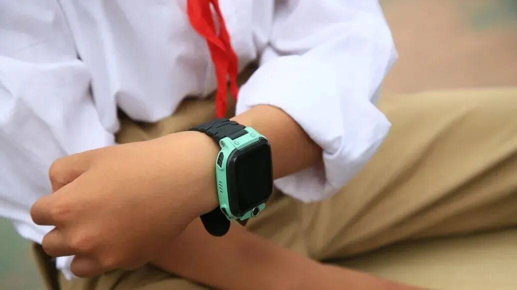 警惕!孩子手腕上正催生“畸形社交” 警惕!孩子手腕上正催生“畸形社交”