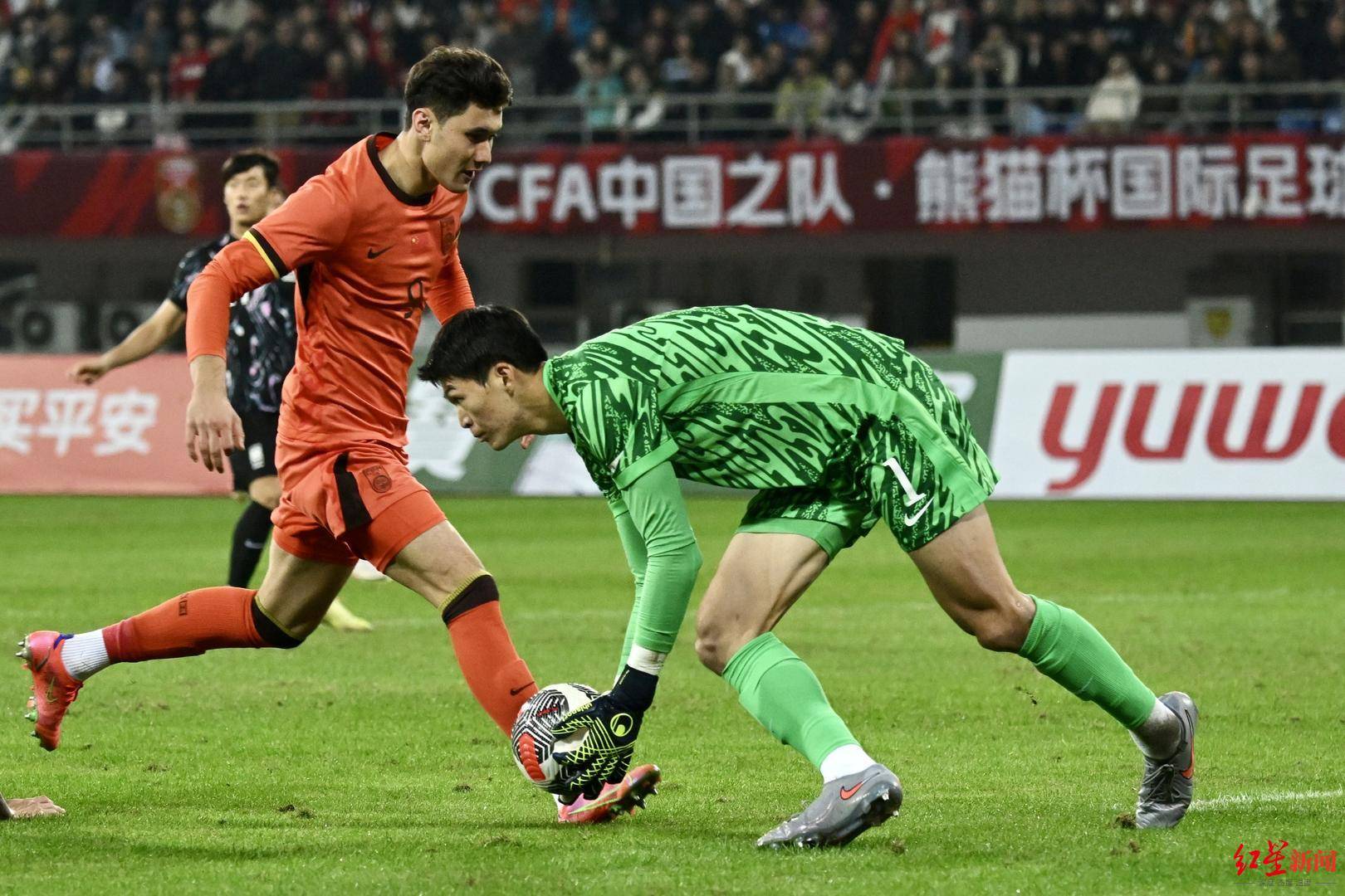 中国U22队2-0战胜韩国队!邵佳一连场督战,徐正源现身
