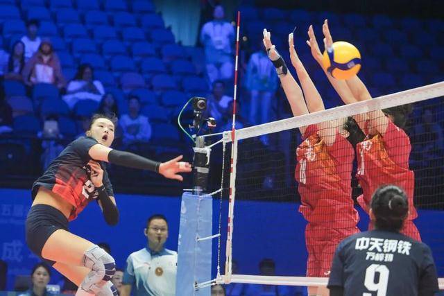 乒乓女团决赛，孙颖莎坐镇的河北队对战陈梦领衔的山东队