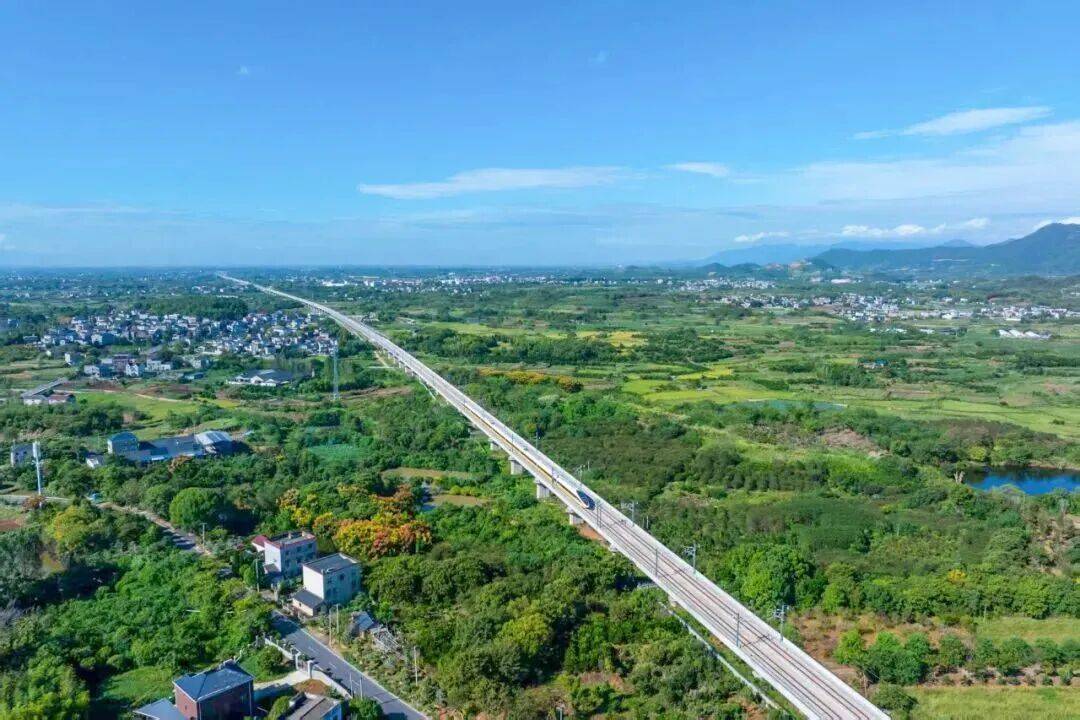 杭衢高铁今起开始试运行，杭州到衢州只要40分钟！预计12月底开通