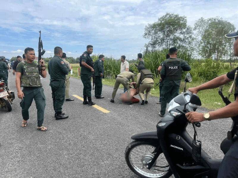 女子持枪劫囚车,却因"高颜值"成全网梦中情人?