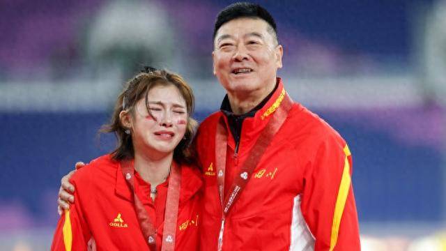 吴艳妮还是哭了：当她不再是100米栏赛道上唯一的“答案”！