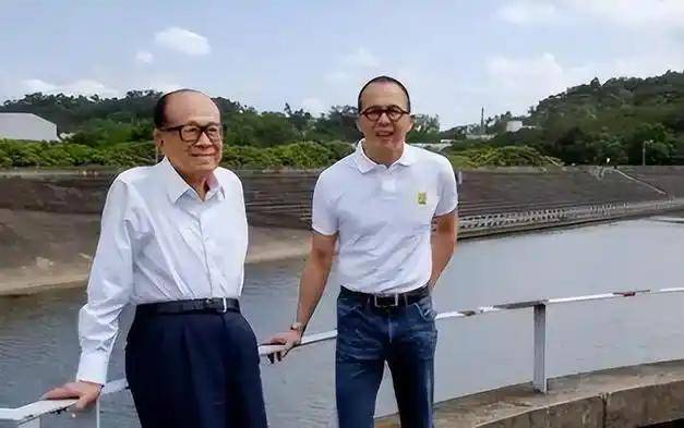 2909亿身家有何用？97岁的李嘉诚无力回天，两个60岁儿子已成心病