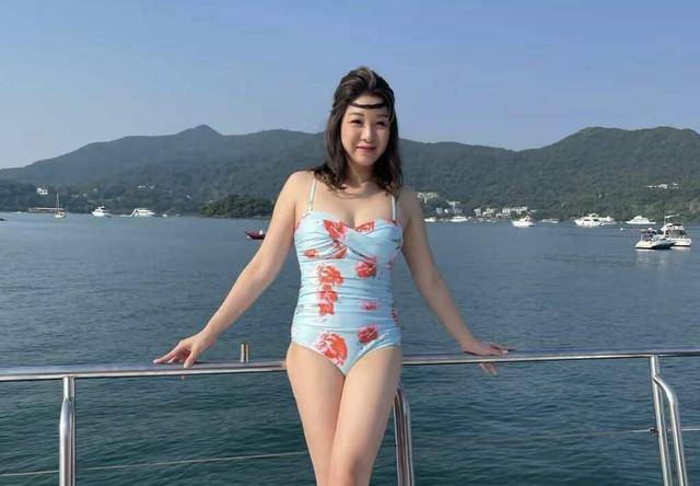 突发！香港知名女星宣布再度离婚，坦言情绪低落痛哭了好几场