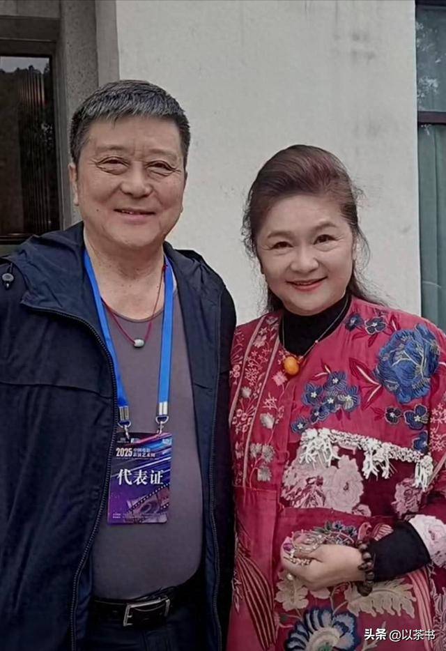 她80年代火遍全国，风光嫁给军委副主席儿子，离婚后却靠卖画谋生