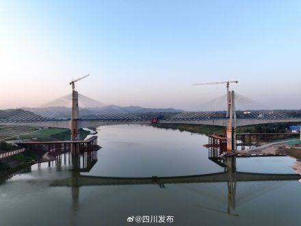 成达万高铁“世界之最”渠江特大桥合龙