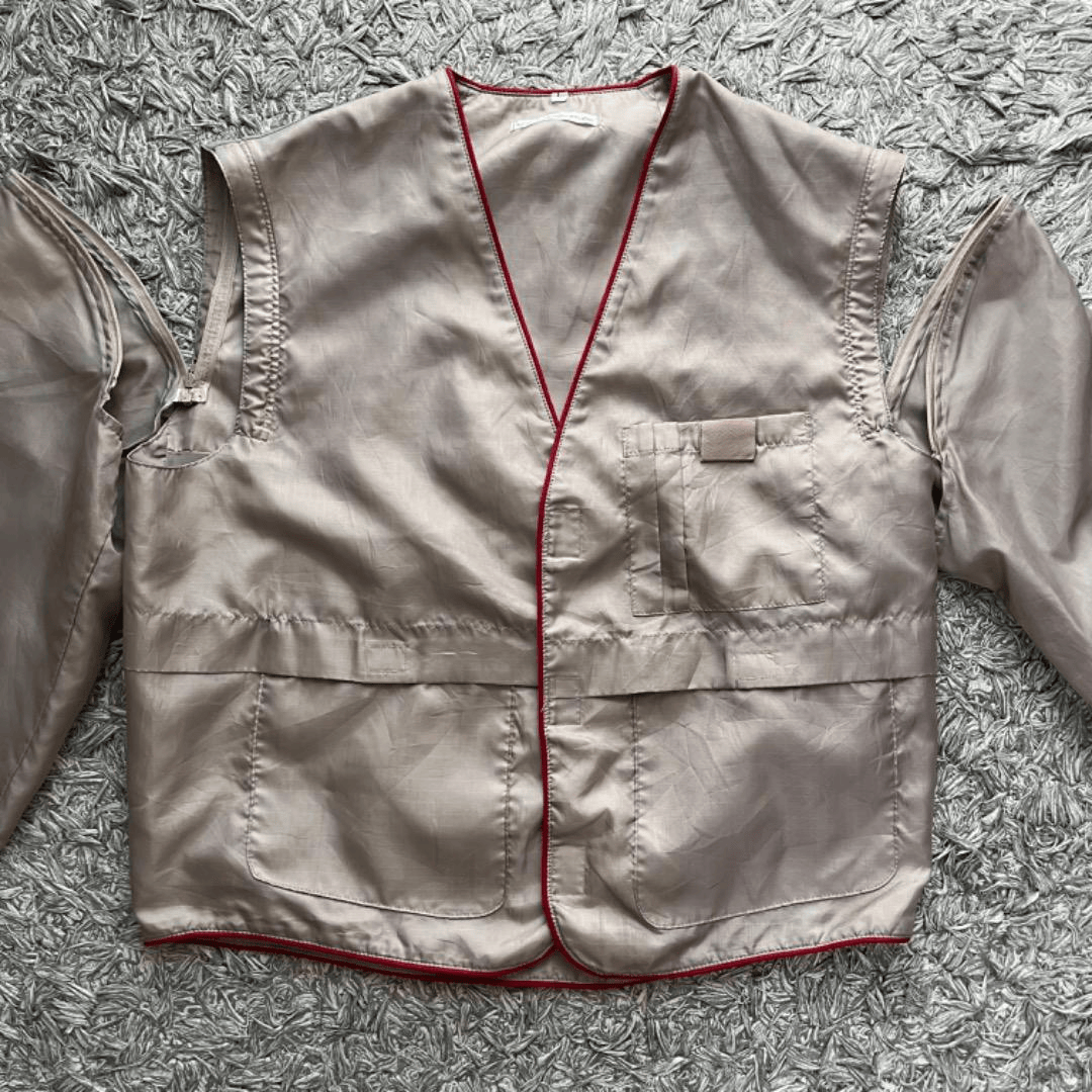 苹果推出1899元的装手机布兜,硬件卷不动只想躺赢?