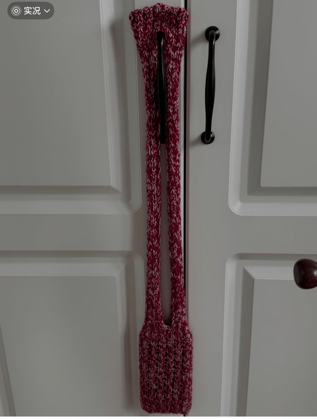 苹果推出1899元的装手机布兜,硬件卷不动只想躺赢?