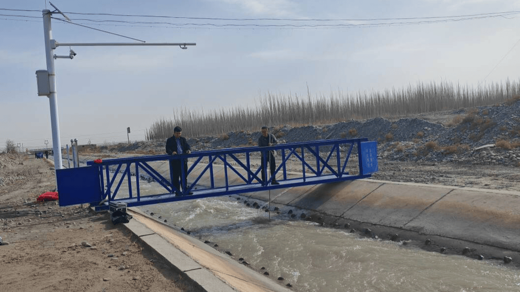 ，组织开展清淤疏浚渠道、维护水利设施，为来年夏粮丰收筑牢水利根基。喀什地区正有序推进冬灌工作（喀什地