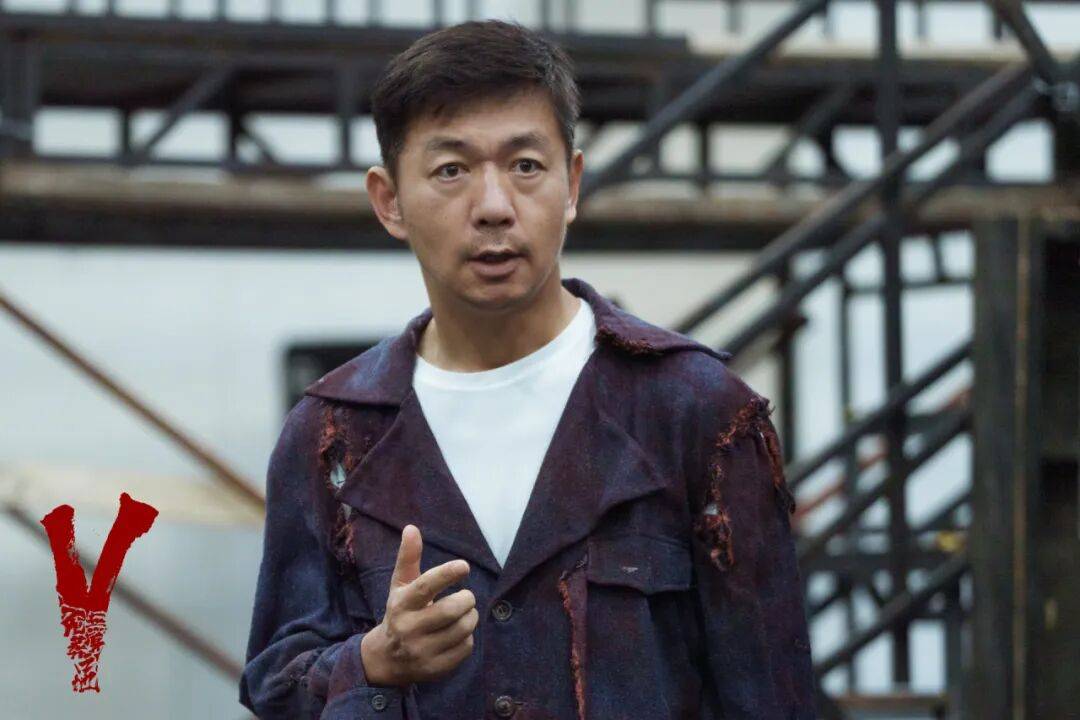 邢佳栋:在静默中坚守内心的光亮与方向