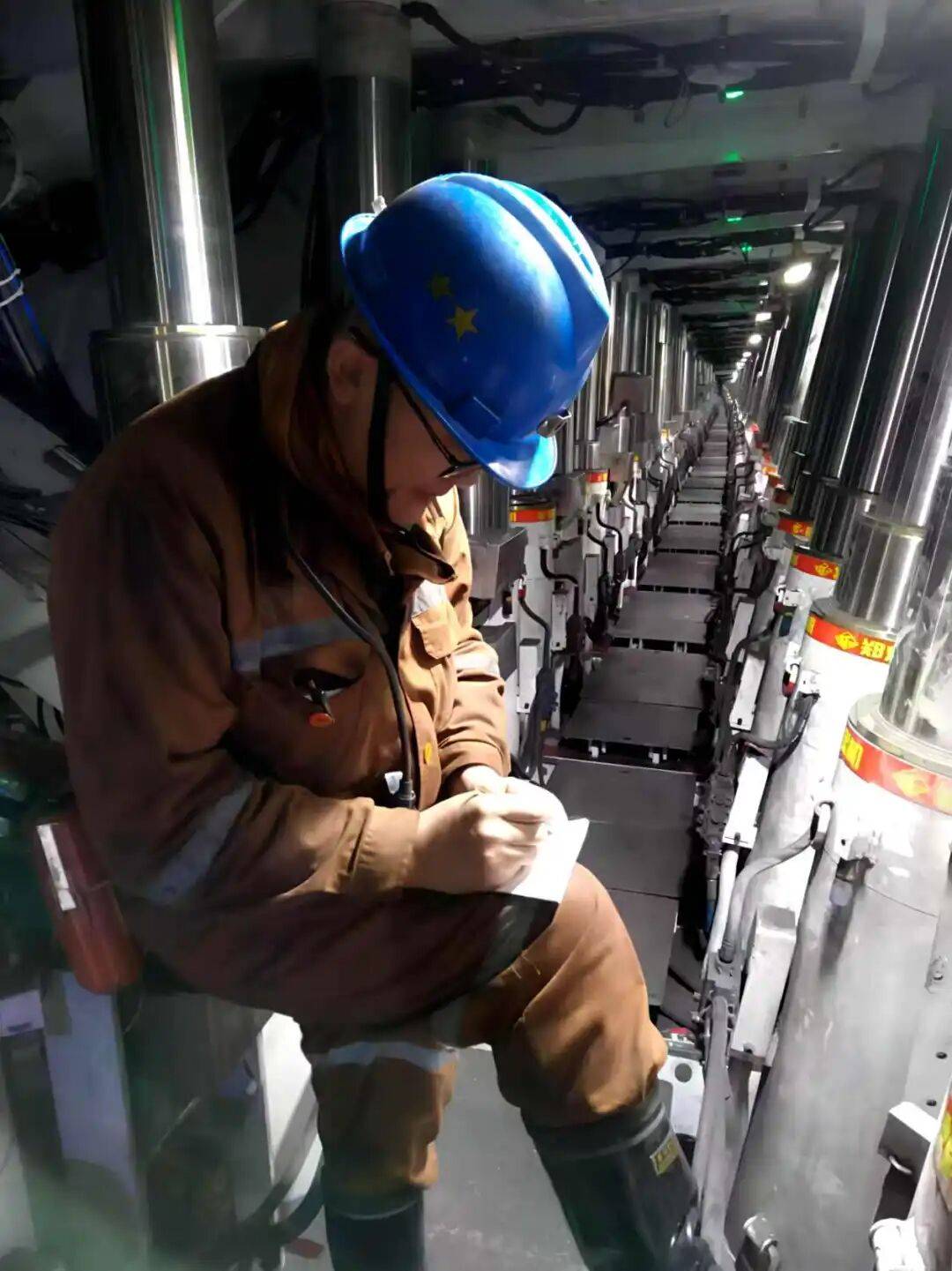 随着矿井大巷延伸永久管路延接频繁传统绳套起吊易断丝易损坏的
