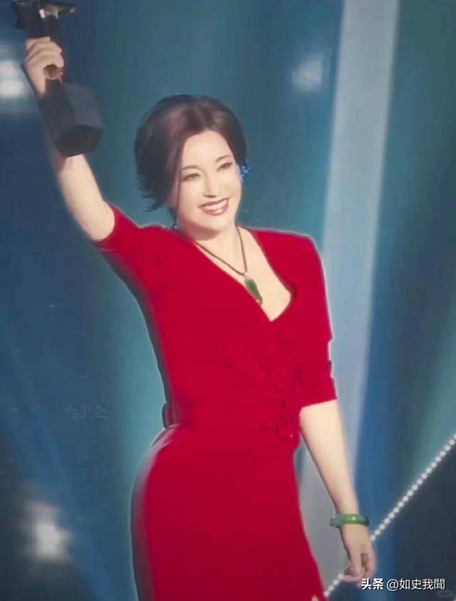 刘晓庆担忧的事发生了!意外摔倒、分不清人,75岁终是败在年纪上