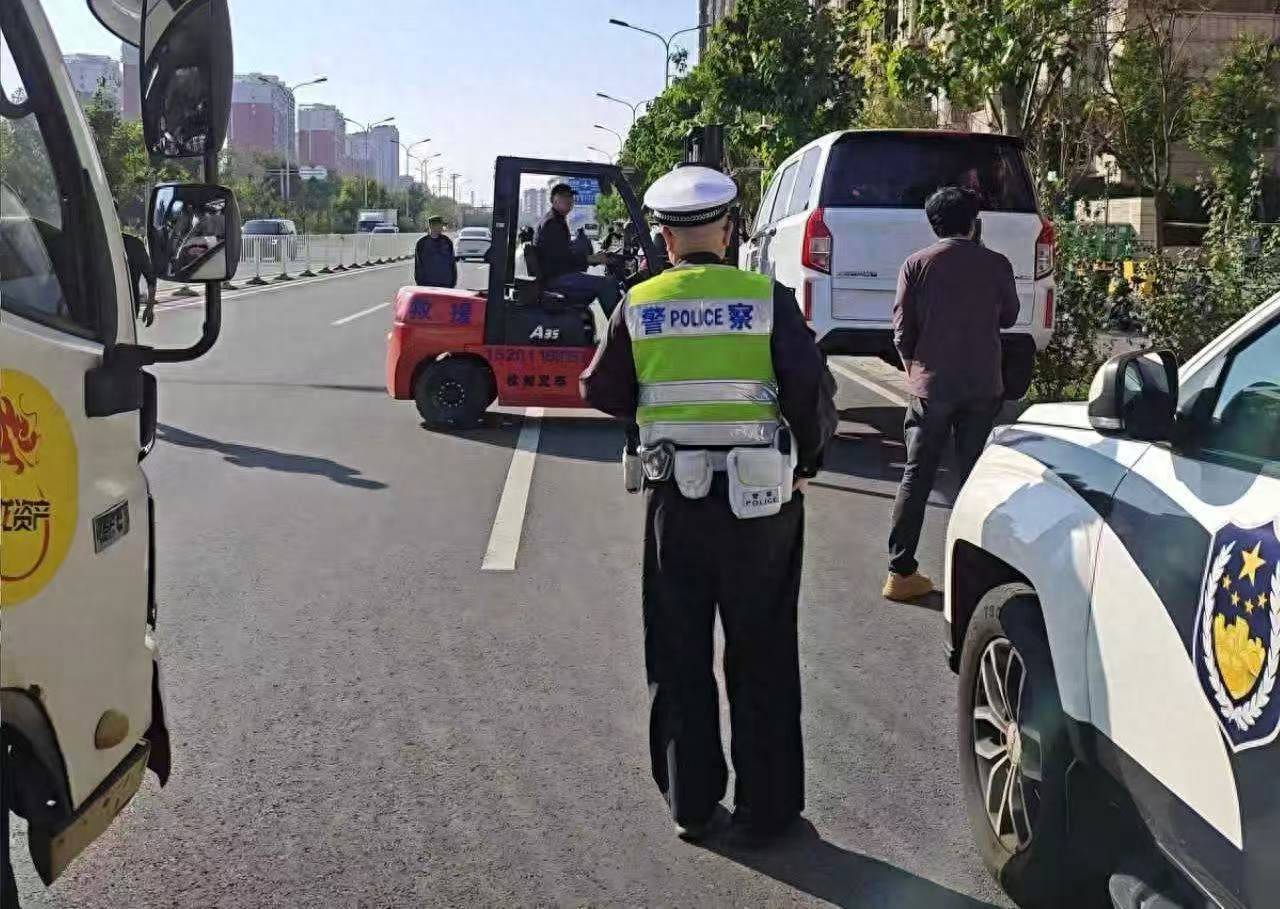 丰台科技园周边车辆违停严重,多部门“智慧+共治”破解难题 丰台科技园周边车辆违停严重,多部门“智慧+共治”破解难题