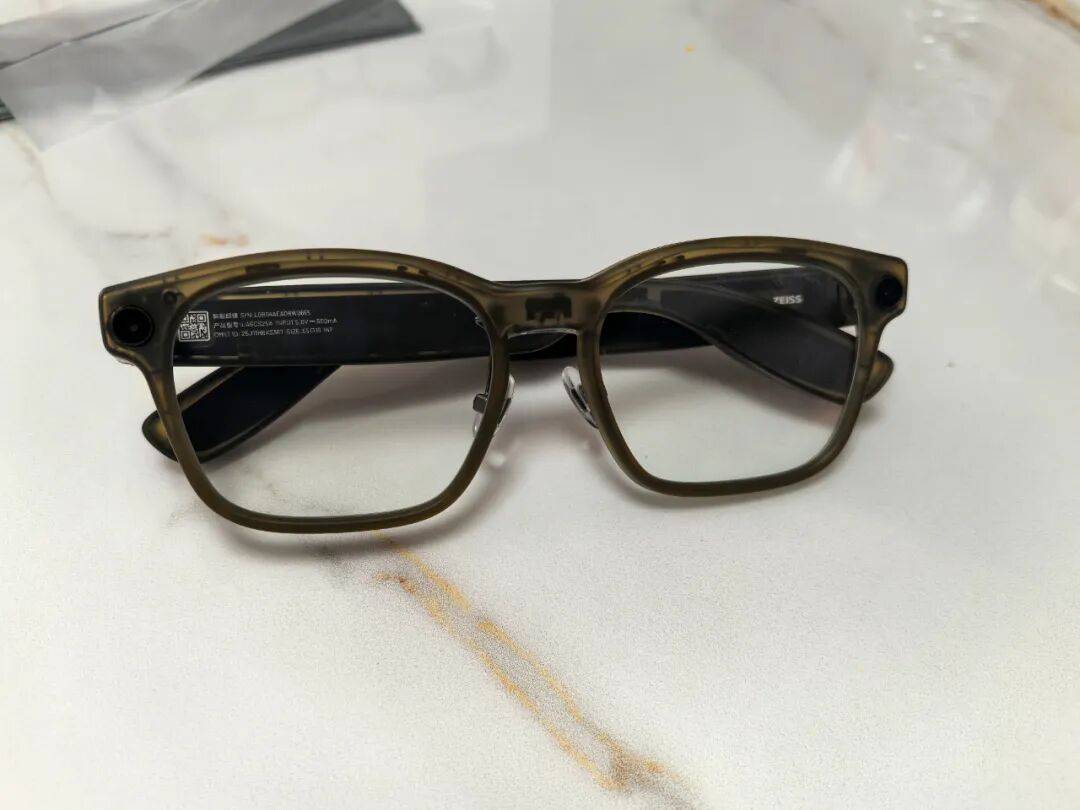 别吹了，AI眼镜没那么神