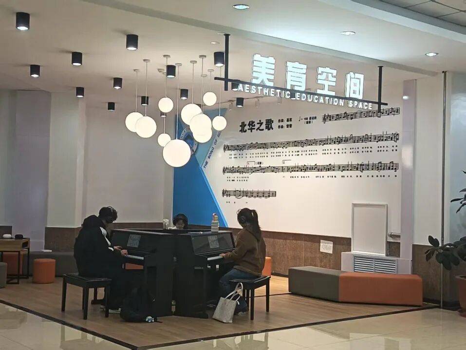 图书馆打造美育空间：在书香中遇见音符与棋韵