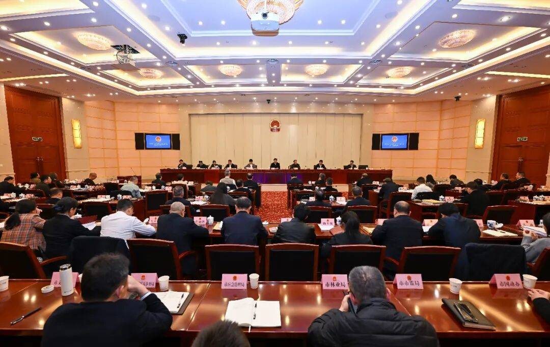 宜春市五届人大常委会第三十三次会议召开