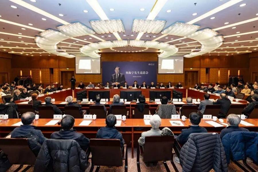 翁帆回忆杨振宁，含泪发言多次哽咽