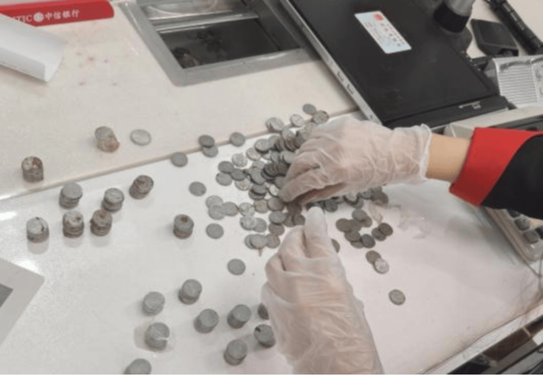 硬币残钞变“安心存款”，中信银行济南龙奥支行暖心兑换显担当_搜狐网
