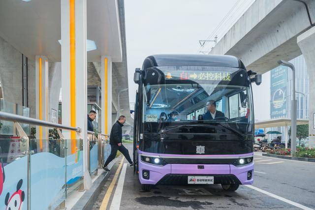 无人驾驶公交车来咯！成都首例自动驾驶定制公交开跑
