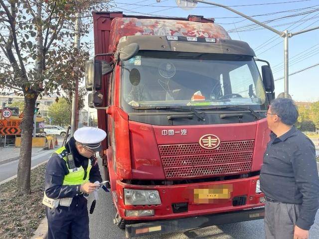 瞬间致盲！极易发生车祸，上海严查电动车“强光刺客”：最高罚款200元